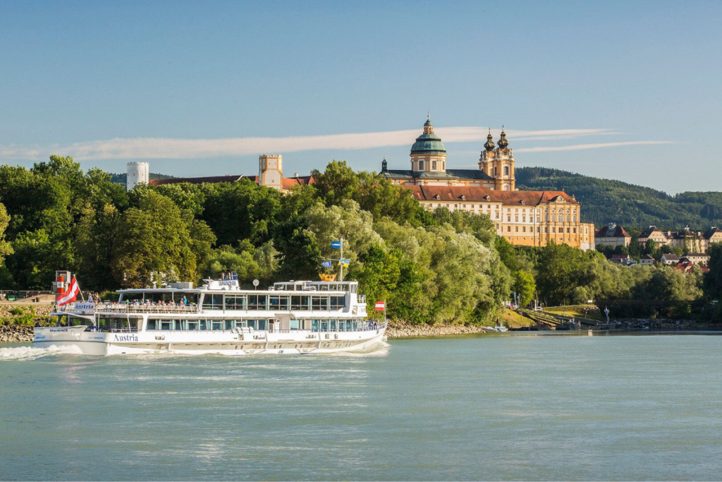 wachau, wachau valley, niederoesterreich, lower austria, duernstein, melk, krems, winzer, wein, wine, vine, sternfahrt, home-based